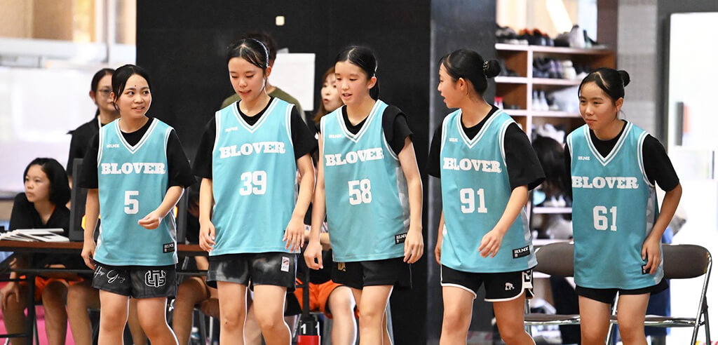 熊本の女子バスケットクラブチームBLOVERのユニフォーム・練習着写真